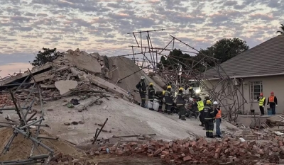 Queda de prédio em construção deixa 4 mortos e dezenas de operários presos na África do Sul