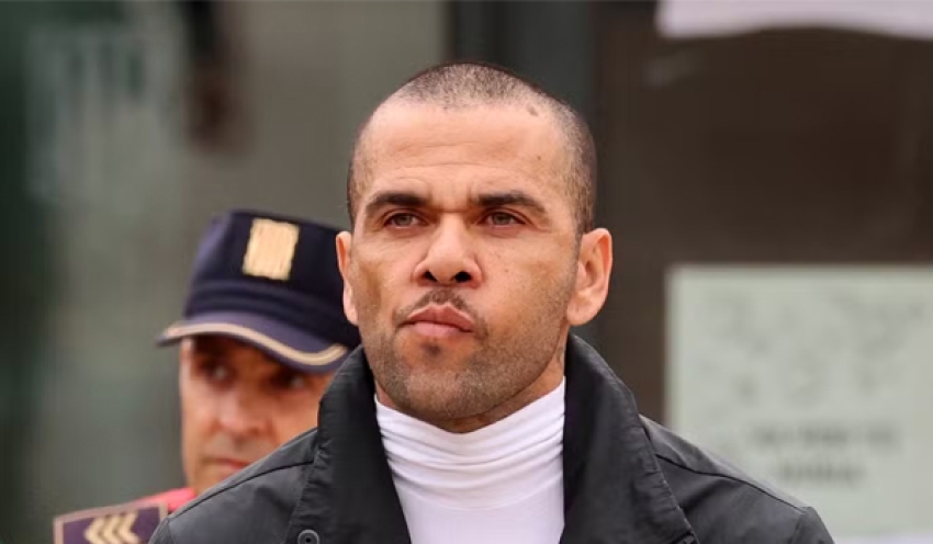 Daniel Alves abre negócio para agenciar jogadores após sair da prisão, diz jornal