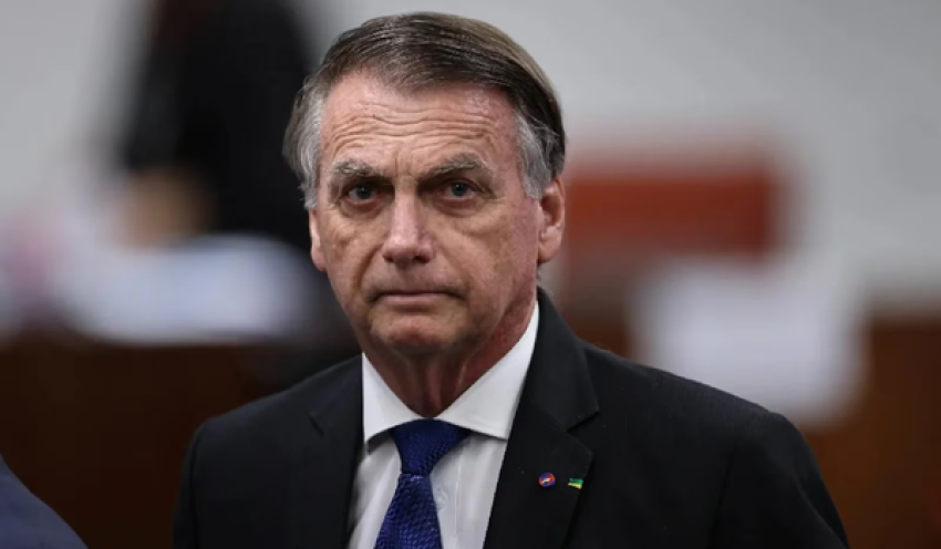 Defesa de Bolsonaro pede autorização ao STF para visita dos filhos no Dia dos Pais