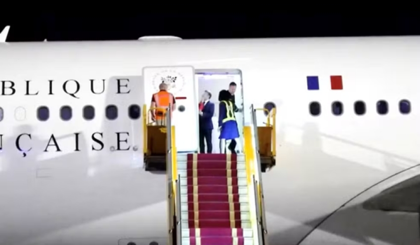 Após 'tapa', esposa de Macron nega dar o braço ao presidente da França