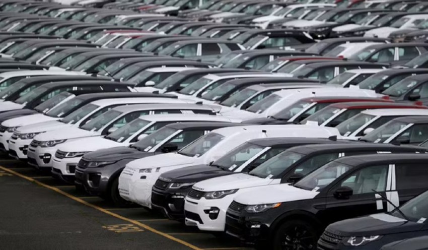 Trump diz que pode aumentar tarifas sobre automóveis em breve