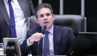 Motta discute alternativa para aumento do IOF com Alcolumbre e Haddad