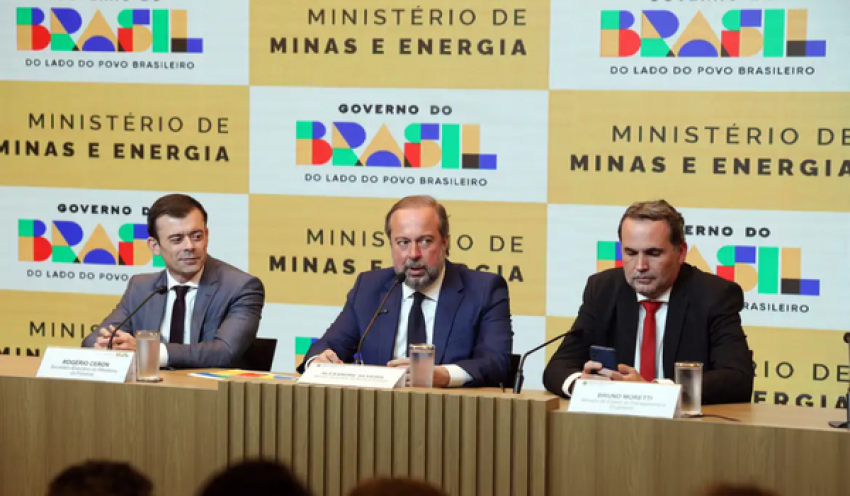 Governo cria subsídio de até R$ 0,89 para segurar preço da gasolina