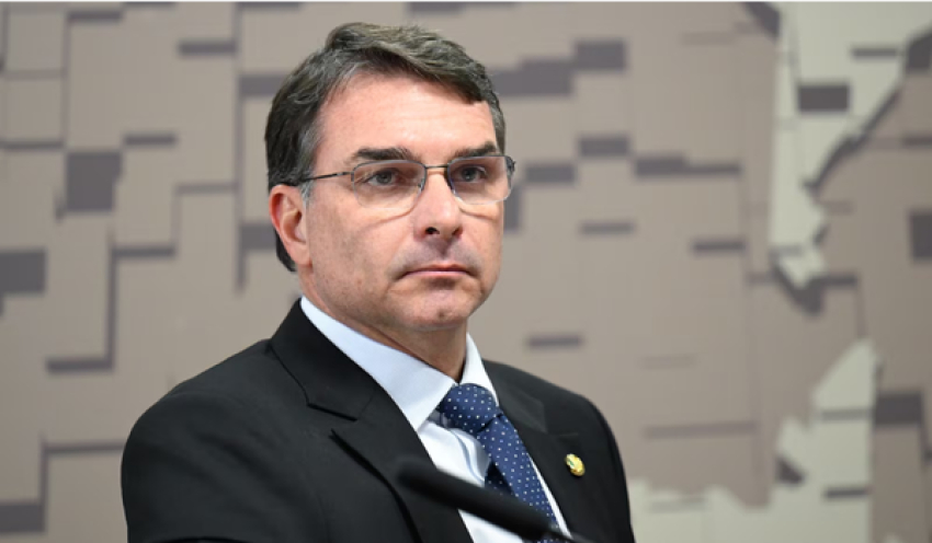 Flávio afirma que vai denunciar Lula ao STF por fala sobre enforcamento