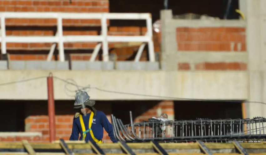 Construção empregou 2,5 milhões e pagou média de 2,1 salários mínimos