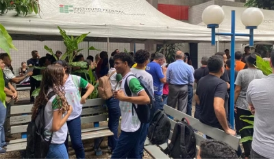 Ao menos 42 universidades federais e 50 institutos estão em greve