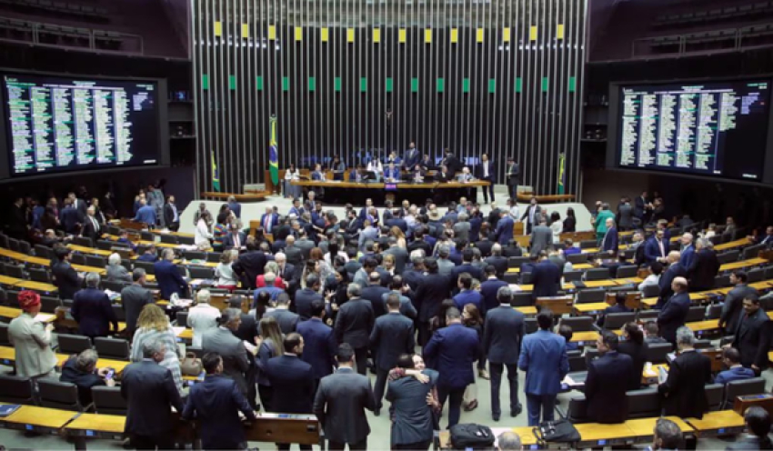 Câmara indicou R$ 1,3 bilhão em emendas similares ao orçamento secreto sem citar autor, diz ONG