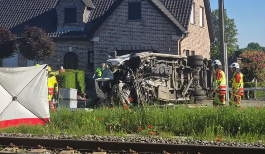 Acidente entre ônibus escolar e trem na Bélgica deixa 4 mortos, sendo 2 adolescentes