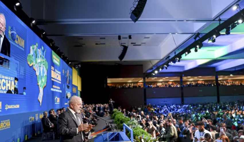 Lula reafirma que governo vai lançar programa de crédito para reforma de casas de pessoas de baixa renda