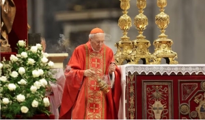 Decano do Vaticano diz que espera &#039;fumaça branca&#039; ainda na noite desta quinta (8)