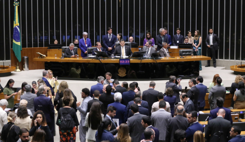 Alcolumbre promulga Lei da Dosimetria, que reduz penas dos condenados por tentativa de golpe