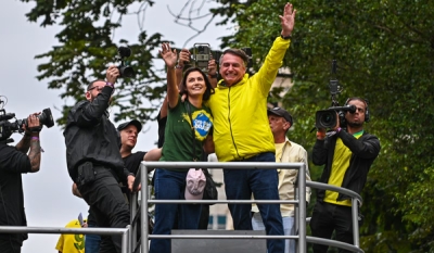 Fiz um juramento e cumpro, querem me matar e não vou fugir, diz Bolsonaro em ato