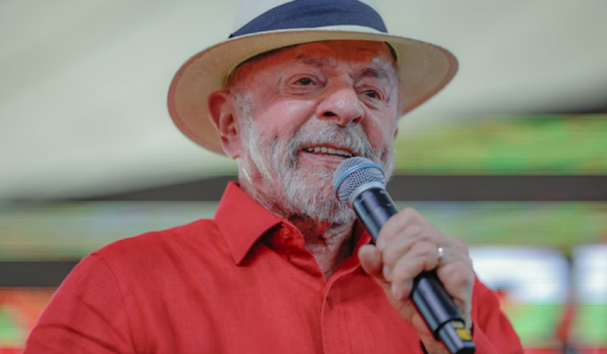 Lula diz que eleitores devem pensar na família e no futuro na hora de votar