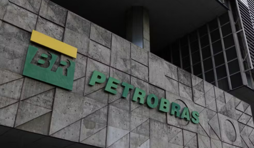 Petrobras aumenta preço do querosene de aviação em outubro