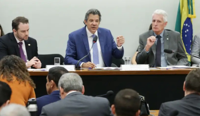 Audiência com Haddad é encerrada após tumulto entre deputados