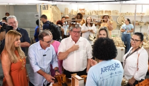 João Azevêdo e presidente nacional do Sebrae visitam 39º Salão do Artesanato e celebram número de vendas