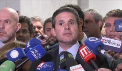 Hugo Motta mandou recado ao STF e fez gesto para agradar oposição ao colocar em votação resolução que trava ação penal do golpe
