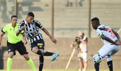 Com gol de Deivid Washington, Santos supera o Vasco e arranca primeira vitória fora de casa no Brasileiro