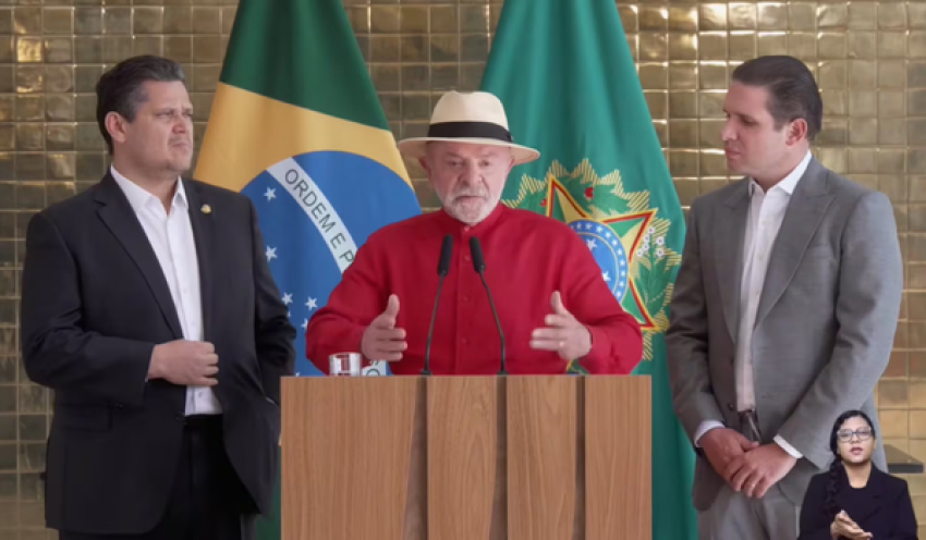 Lula fecha acordo com Motta e Alcolumbre para votar ‘taxa das blusinhas’ na próxima semana