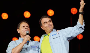 Flávio Bolsonaro conta com Tarcísio em SP e avanço no Nordeste para vencer no segundo turno