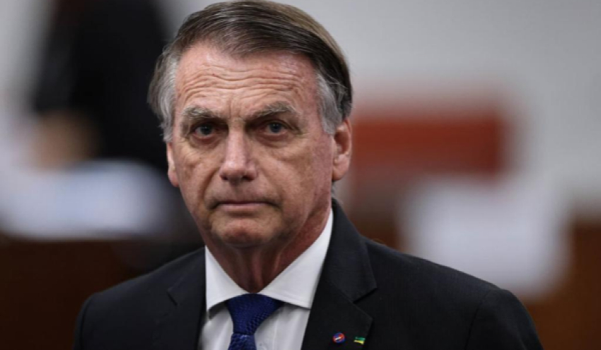 Bolsonaro pede autorização de Moraes para receber visita de Valdemar Costa Neto