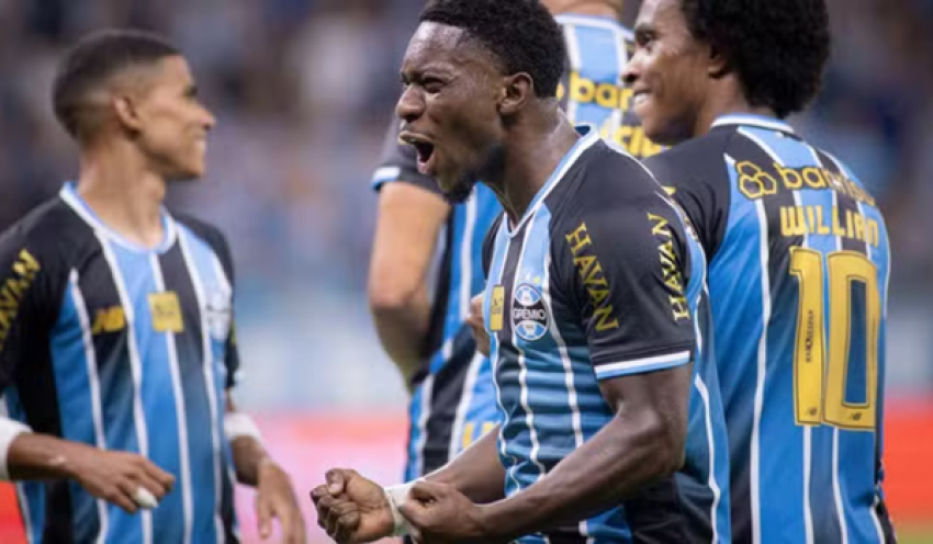 Grêmio vence o Vitória na Arena e se aproxima do G-4 do Campeonato Brasileiro