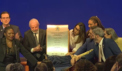 &#039;Democracia está capengando&#039;, mas segue firme, diz Lula em evento com artistas no RJ