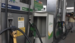 Petrobras reduz preço da gasolina A para as distribuidoras