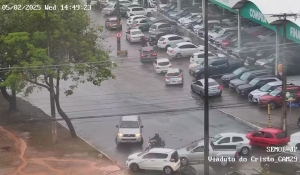Após fortes chuvas em João Pessoa, parte do calçamento cede na Ladeira São Francisco