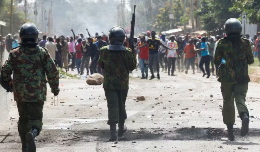 Manifestante é morto no Quênia em protesto contra centro de quarentena dos EUA para pacientes com Ebola
