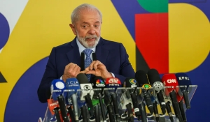 Petrobras é quem decide reajuste de combustível, afirma Lula