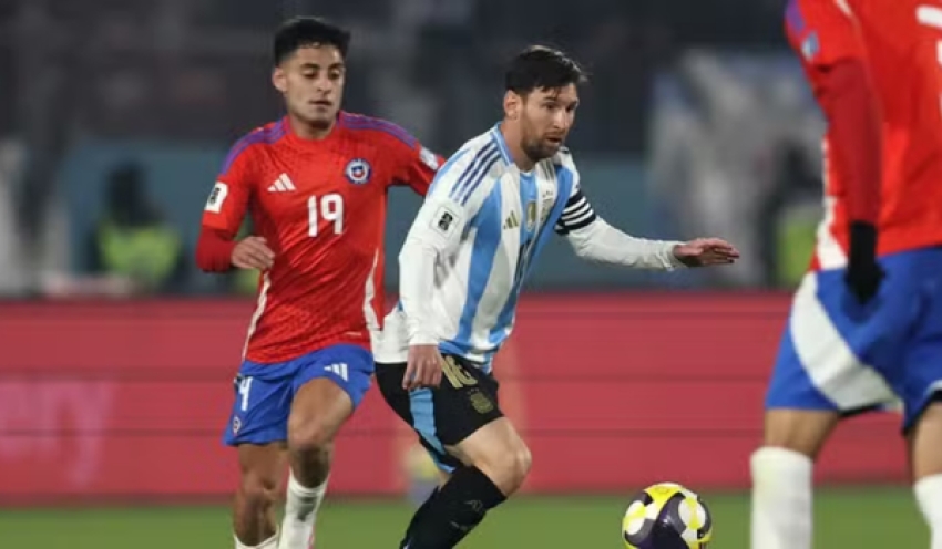 Argentina vence Chile com belo gol e garante primeiro lugar das eliminatórias
