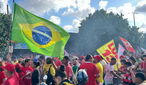 Apoiadores realizam ato pró-Lula no Mercado Público de Mangabeira, em João Pessoa