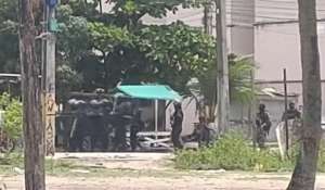 Moradores fazem protesto questionando ação da PM que terminou com cinco mortos, em João Pessoa
