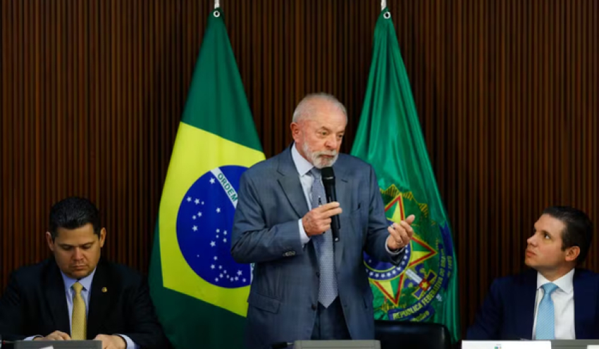 Escala 6x1: Lula liga para Motta e agradece aprovação; Alcolumbre dá andamento a PEC da oposição