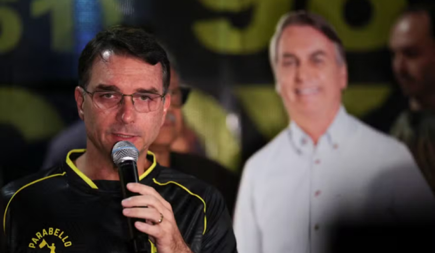 Moraes aciona MPE para investigar Flávio por propaganda antecipada após divulgação de carta de Jair Bolsonaro