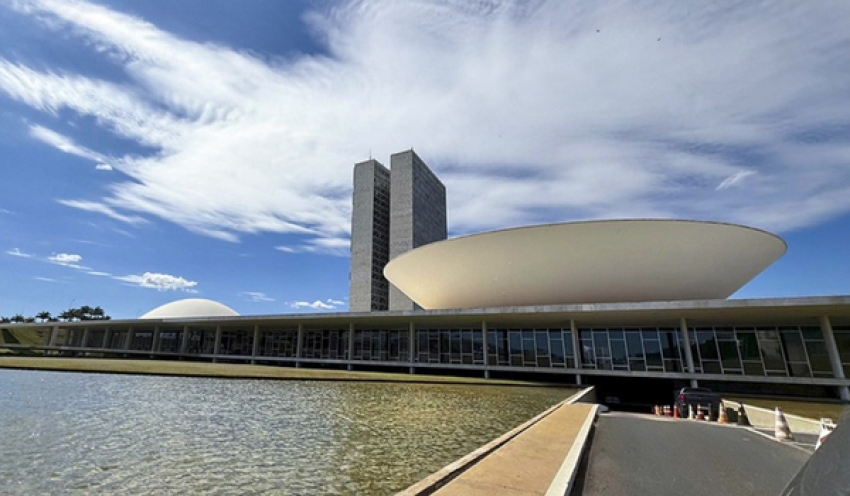 Senado pode votar na terça projeto que amplia número de vagas na Câmara