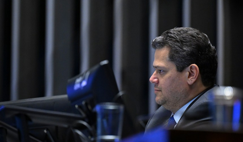 Davi prega ‘serenidade’ no debate político