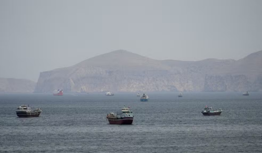 Trump considera manter bloqueio naval no Estreito de Ormuz por 'vários meses', diz agência