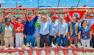 Lula entrega mais de 12 mil lotes de terras da reforma agrária