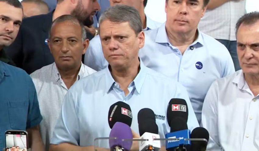 Bolsonaro não teve intenção golpista e estava 'triste e resignado' após derrota em 2022, diz Tarcísio