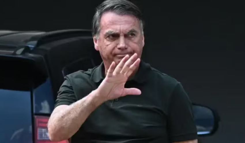 Nunes Marques dá 20 dias para PGR se manifestar sobre pedido de revisão da condenação de Jair Bolsonaro