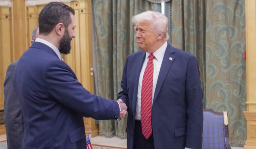 Trump se reúne com presidente sírio, que era buscado pelos EUA até ano passado