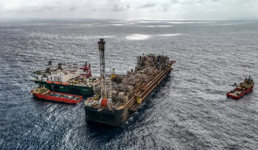 Petroleiros pedem Petrobras mais estatal e menor repasse a acionistas