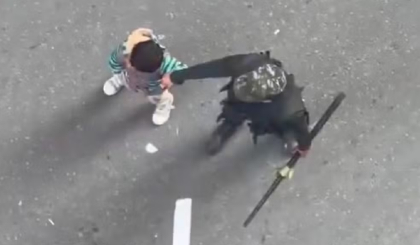 Vídeo mostra crianças sendo usadas como 'escudo' durante confronto na Colômbia