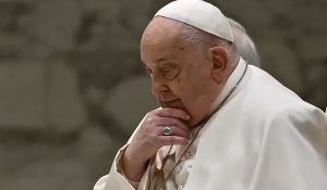 Papa Francisco &#039;descansou bem durante a noite&#039;, mas perderá o início da Quaresma, diz Vaticano