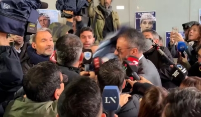 Médico de Maradona é agredido por torcedor argentino e reage ao chegar a julgamento