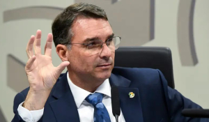 Fl&aacute;vio admite encontro com Vorcaro em pris&atilde;o domiciliar e de tornozeleira