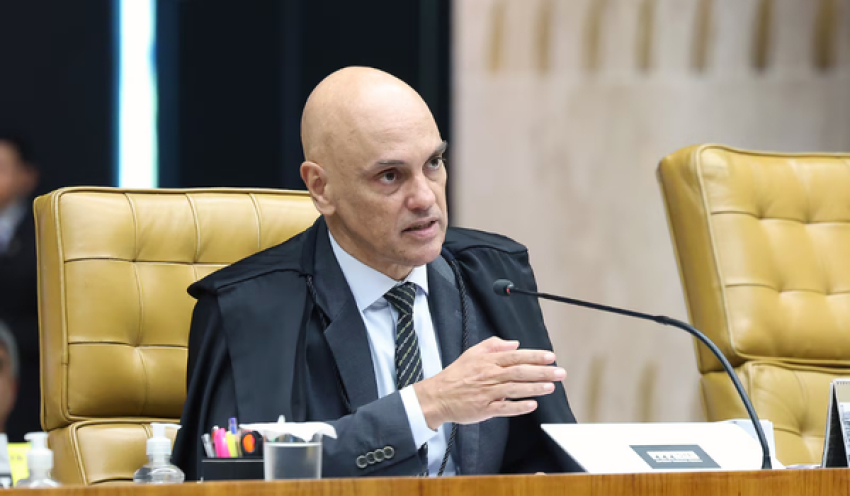 Moraes dá 24 horas para Bolsonaro explicar arma apreendida com militar em blitz