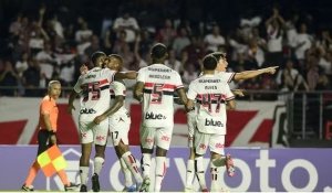 São Paulo vence o Talleres no Morumbis, segue invicto e garante primeiro lugar